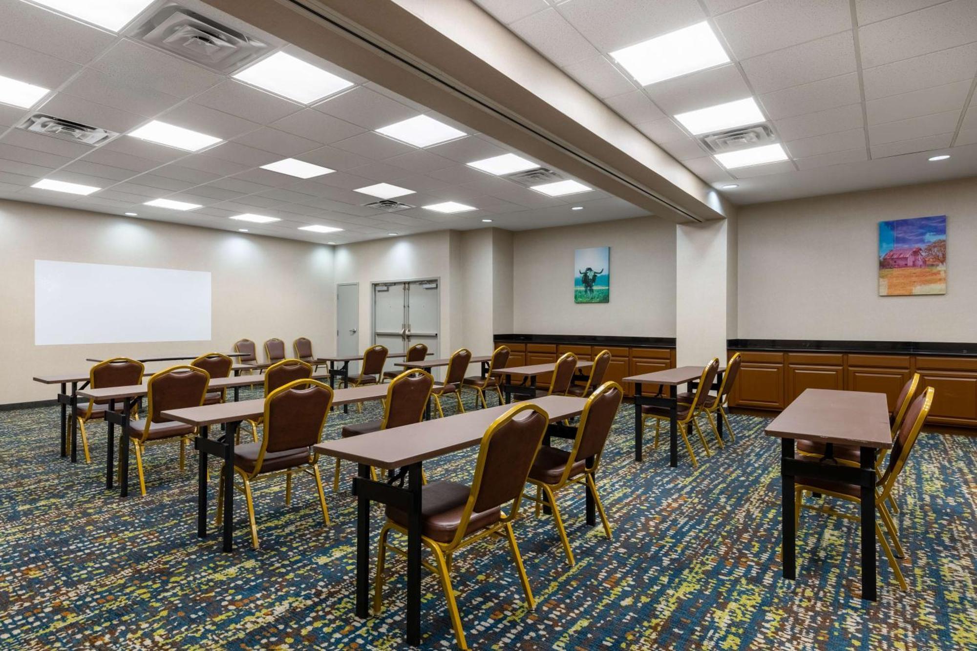 Hampton Inn & Suites Woodward Экстерьер фото